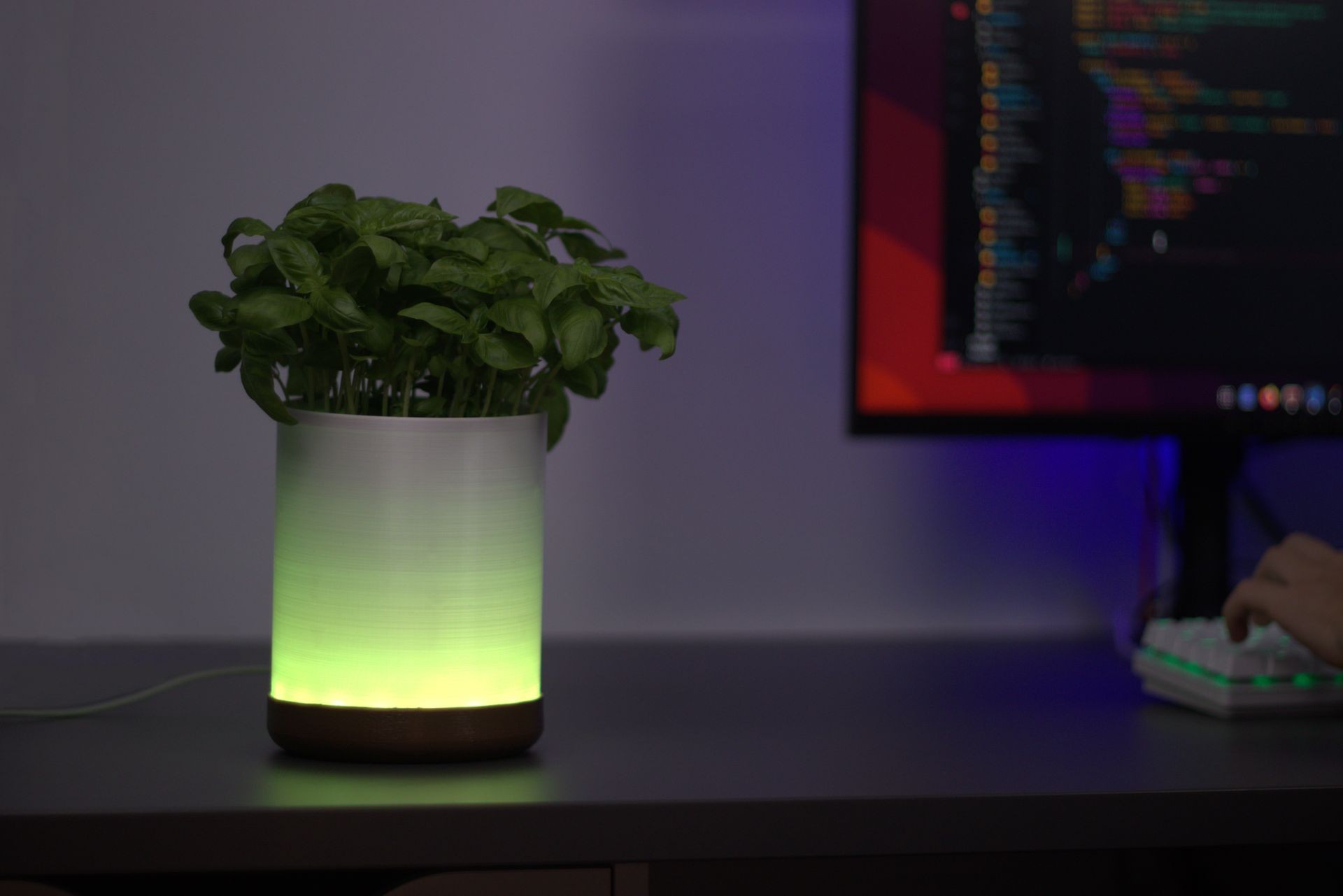 Color transitions and moisture sensing